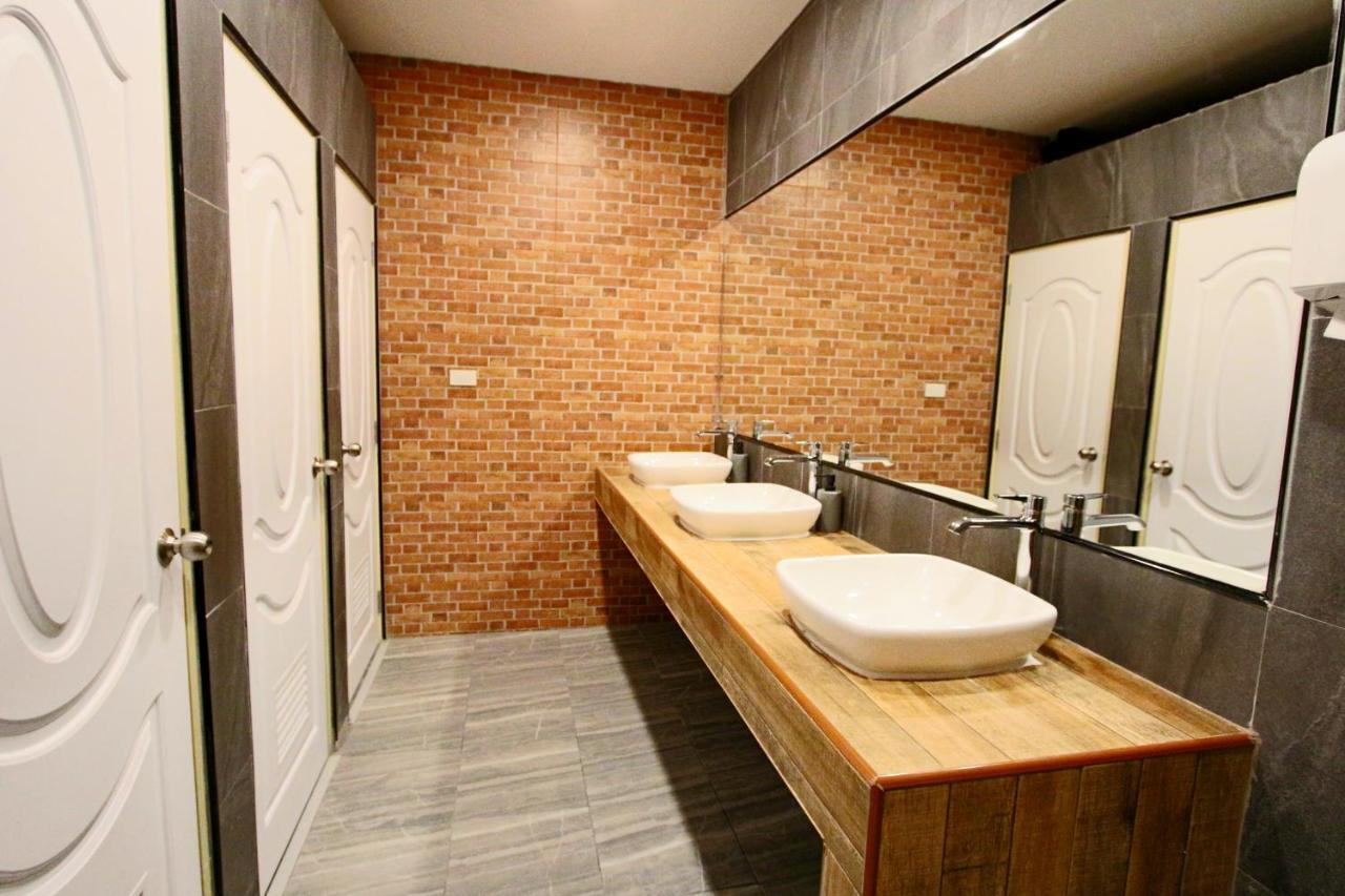 Gn Capsule Hostel Patong Luaran gambar