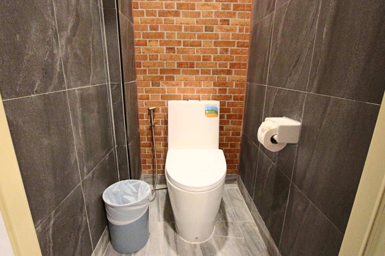Gn Capsule Hostel Patong Luaran gambar